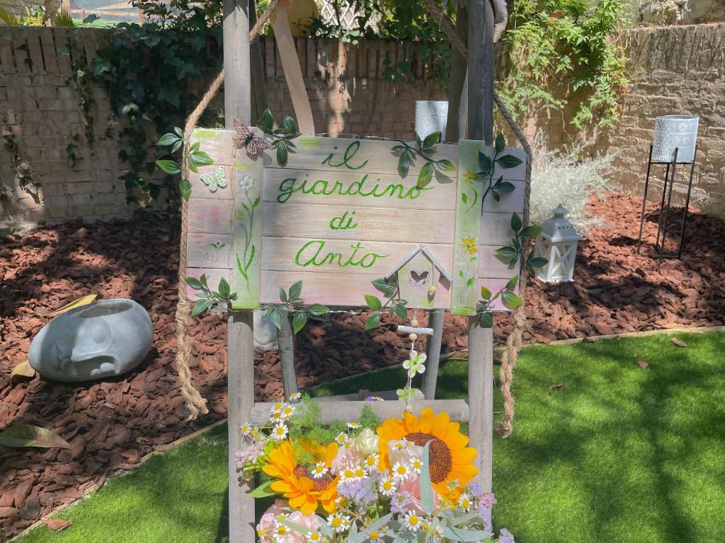 Κήπος έξω από το B&B Il Giardino di Anto