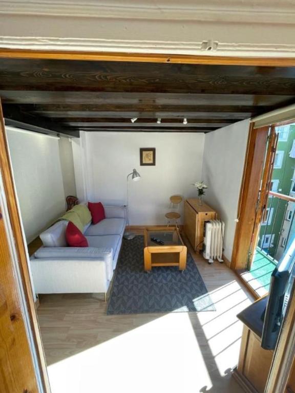 Pisito en pleno centro - One-Bedroom Apartment