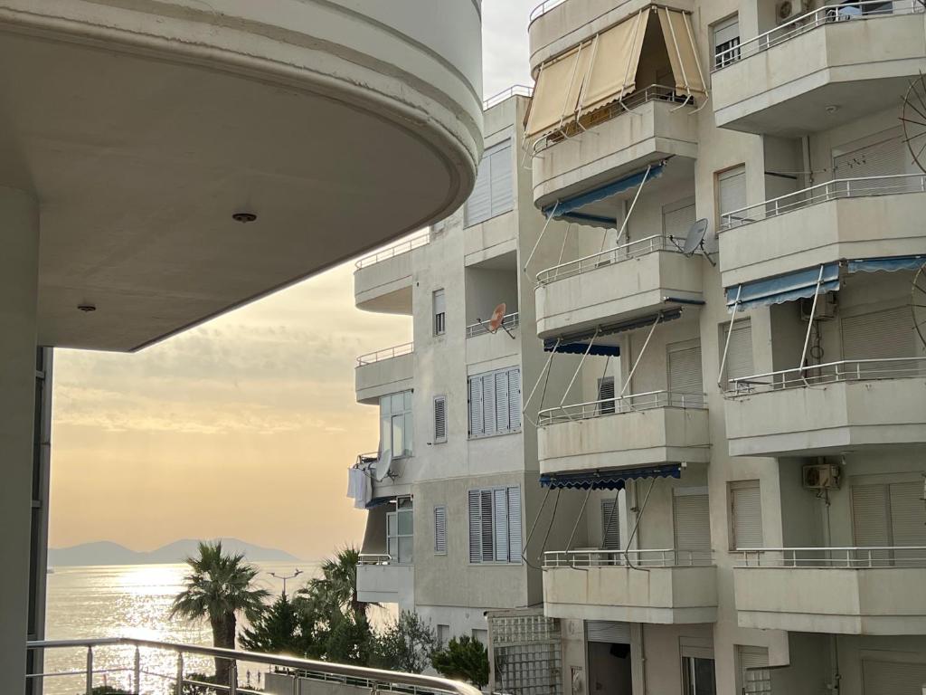 CC Apartment 2 - Image 6