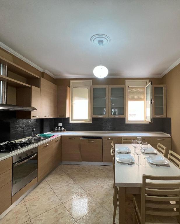 CC Apartment 2 - Image 4