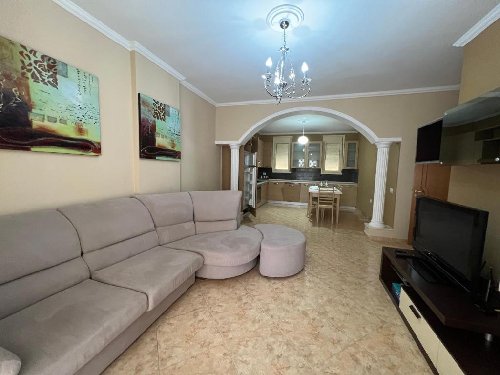 CC Apartment 2 - Image 5