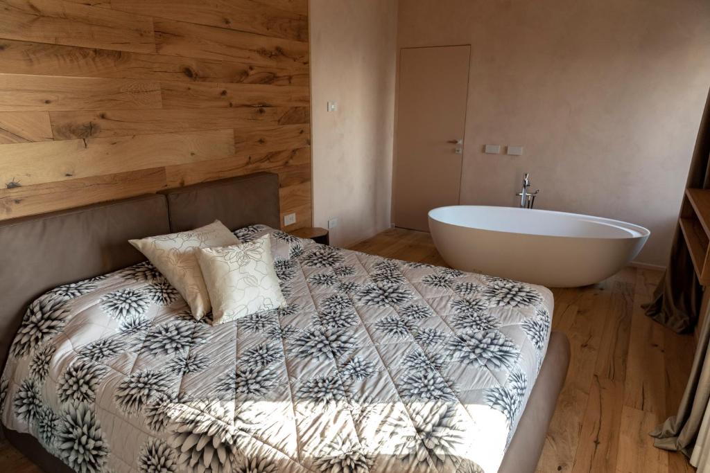 Postel nebo postele na pokoji v ubytování Eremus Relais
