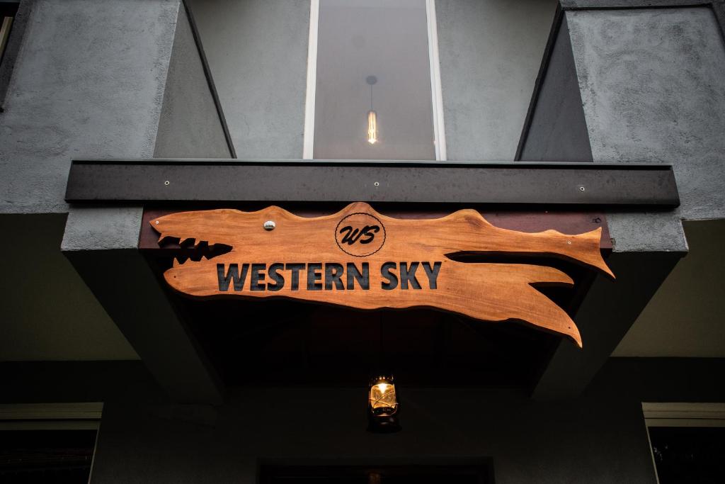 Certifikát, hodnocení, plakát nebo jiný dokument vystavený v ubytování Western sky