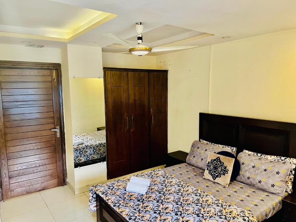 Peacefull one bedroom apartment in Bahria town - 带阳台的公寓