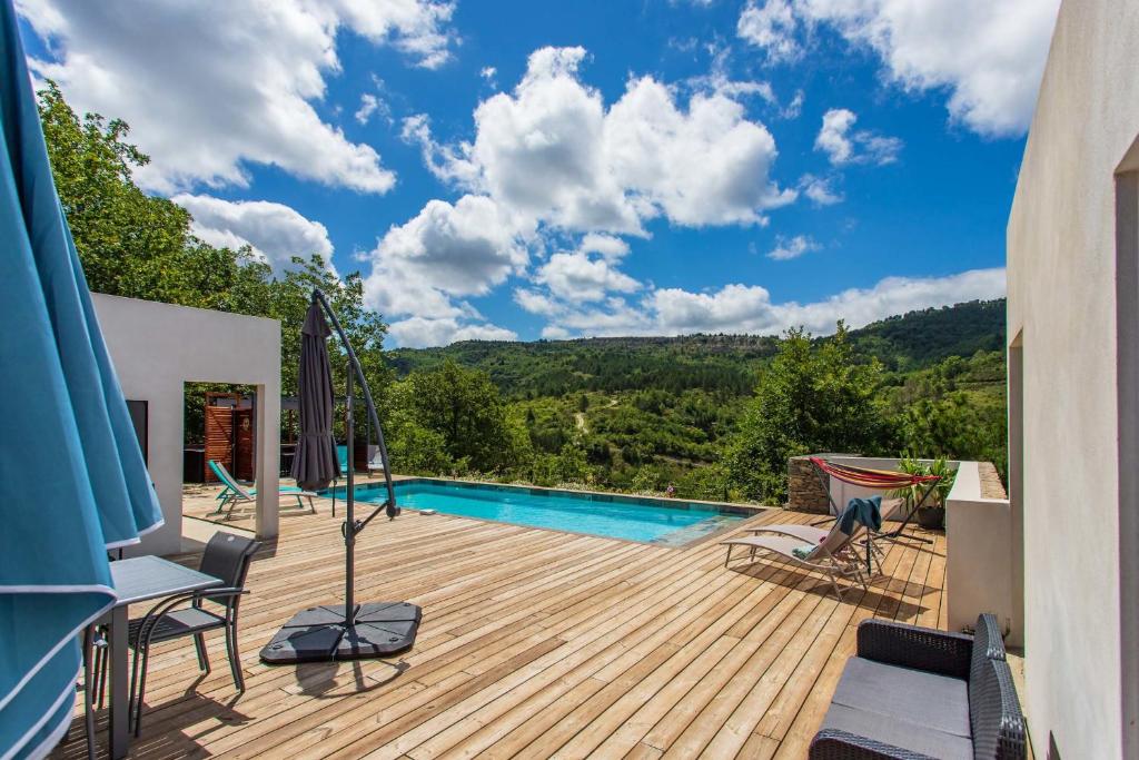 Bazén v ubytovaní Villa Blanche, Contemporary, Cathars, Couiza, Carcassonne alebo v jeho blízkosti