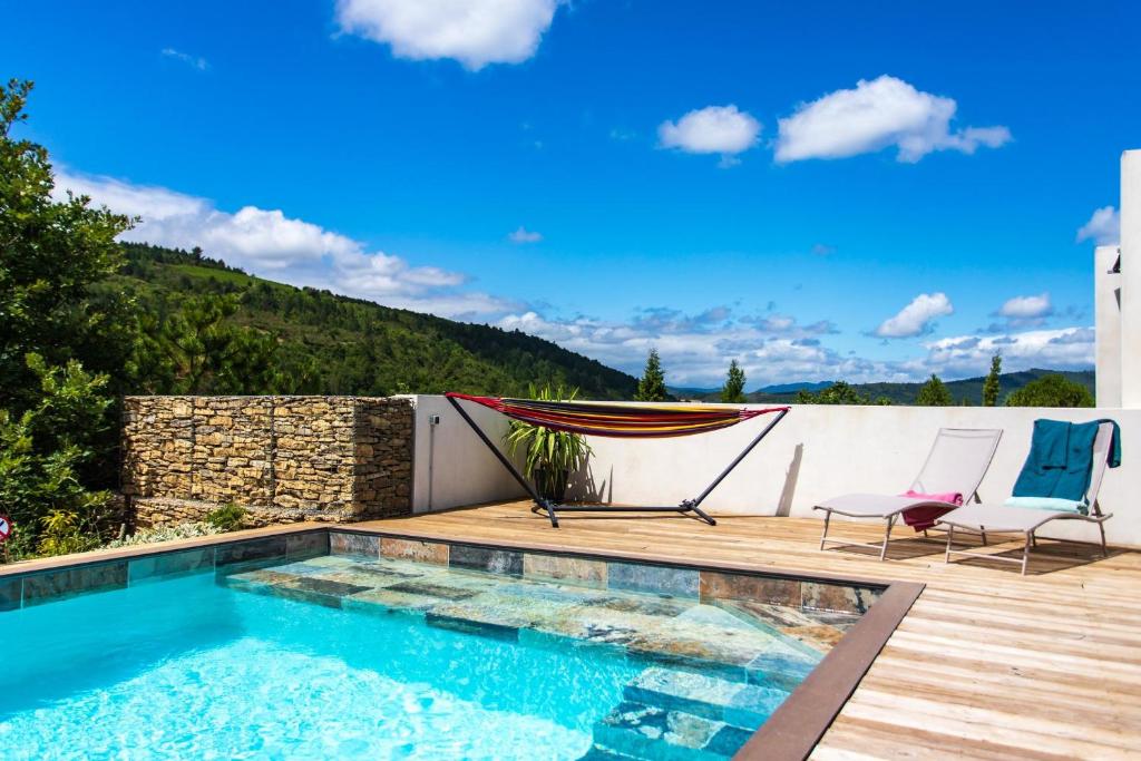 Bazén v ubytovaní Villa Blanche, Contemporary, Cathars, Couiza, Carcassonne alebo v jeho blízkosti