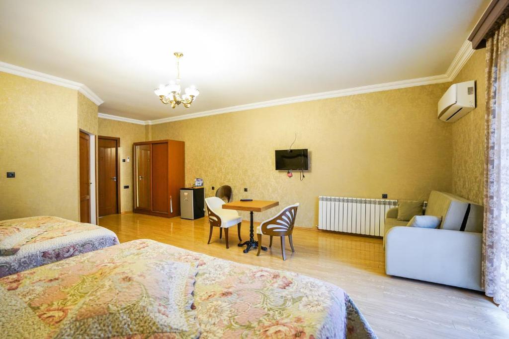 Postel nebo postele na pokoji v ubytování Natali Hotel