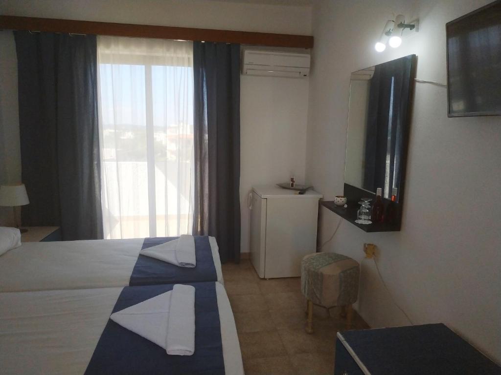Postel nebo postele na pokoji v ubytování Hotel Narkissos