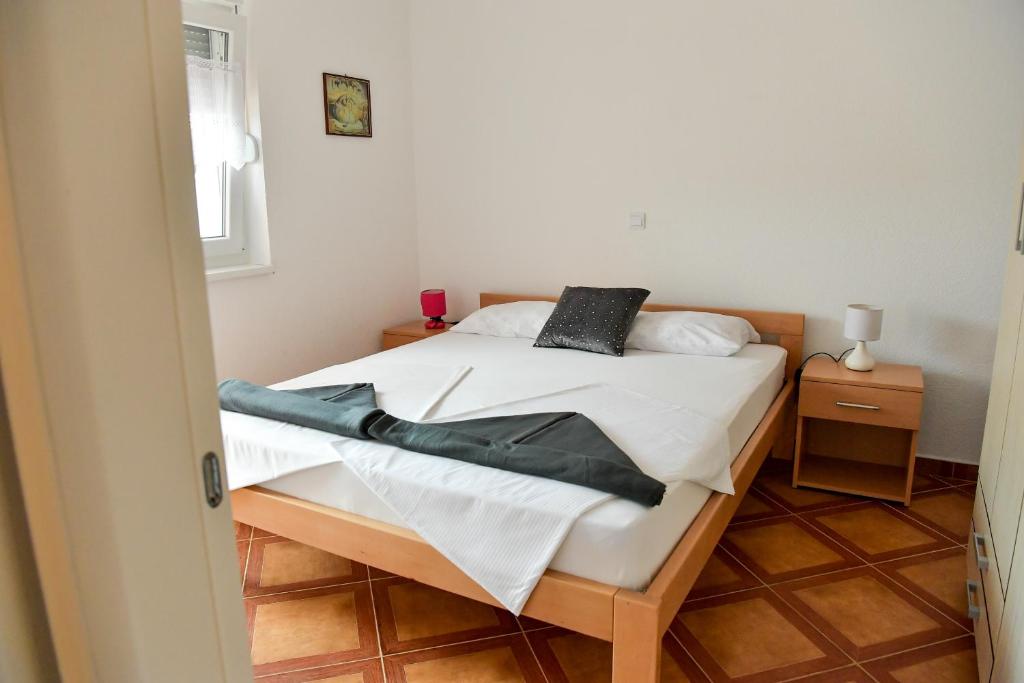 Posteľ alebo postele v izbe v ubytovaní Apartments Villa Lucky