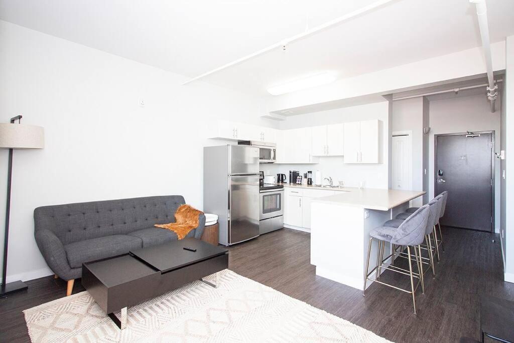 Cozy 2 br apt with free parking in St Boniface, Winnipeg (updated