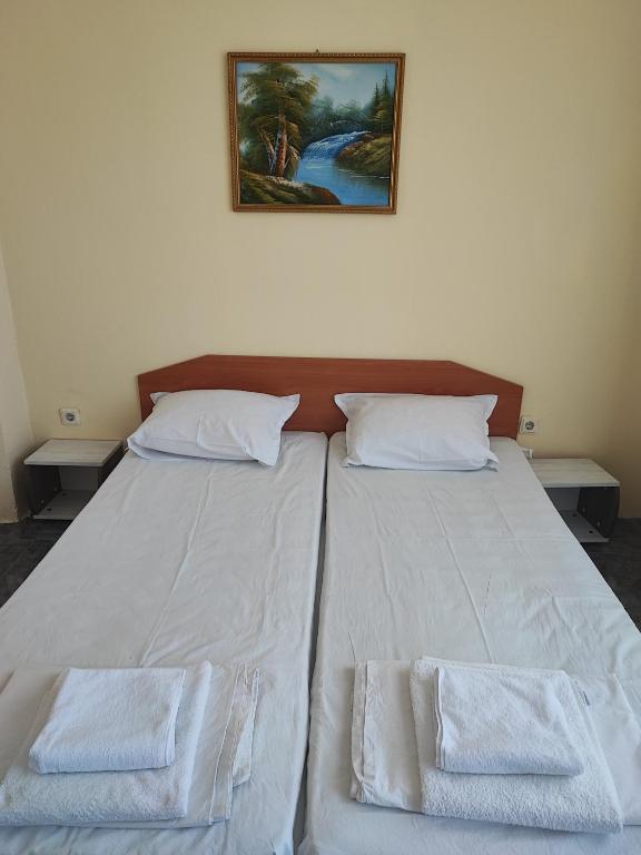Postel nebo postele na pokoji v ubytování Kovachevi House