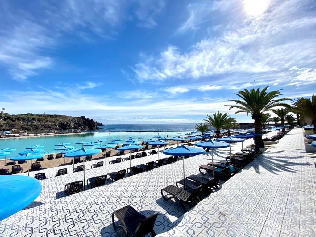 Apartment near the sea,beautiful garden view,pool in Costa del Silencio