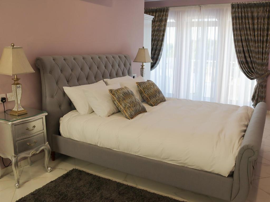 100 Boutique Living - 18