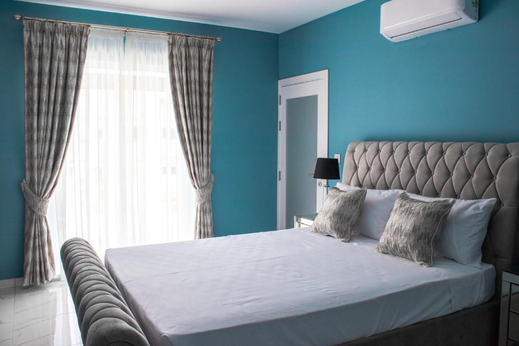 100 Boutique Living - 15