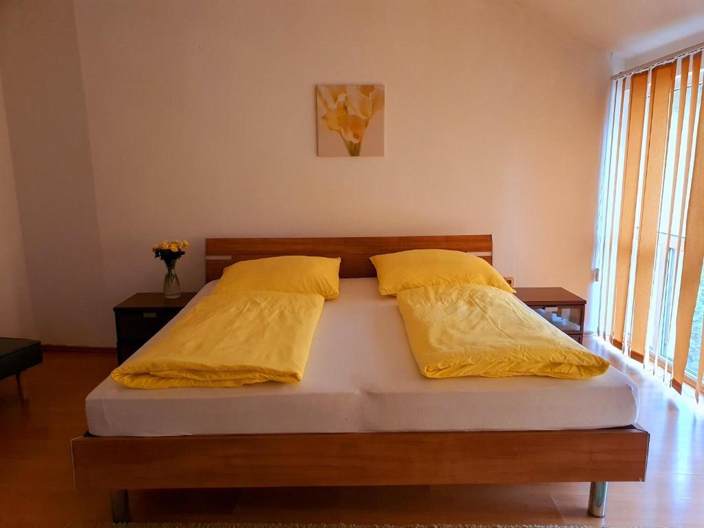 Postel nebo postele na pokoji v ubytování Apartmán U Slunečnice