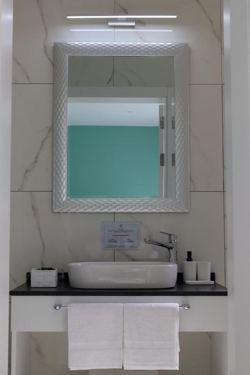 100 Boutique Living - Deluxe Double Room с балконом