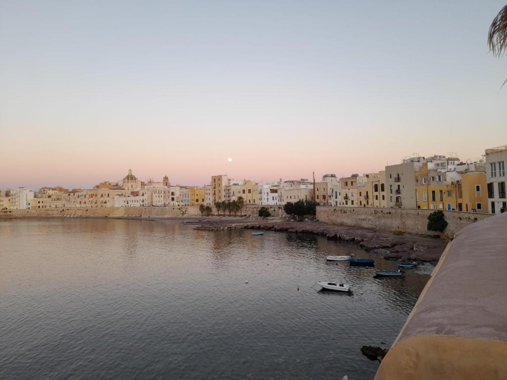 Fotografia z galérie ubytovania Oltre: Monolocale con terrazzo privato al piano v Trapani