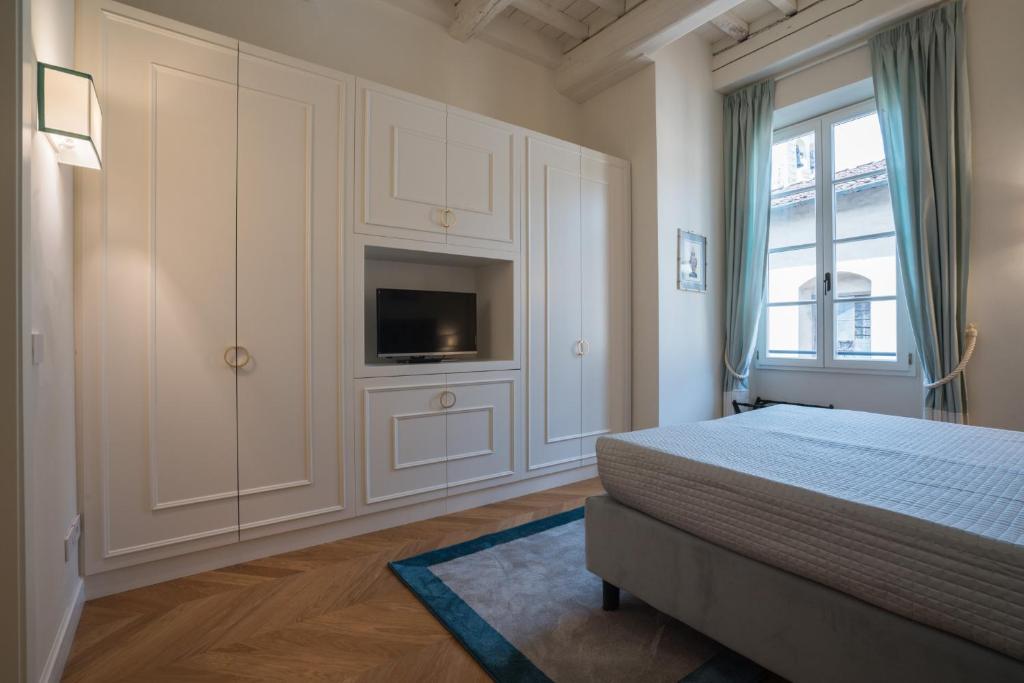 A bed or beds in a room at The Cathedral Of Florence