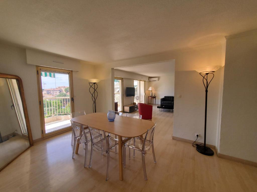 Fotografia z galérie ubytovania FREJUS T3 95 m2 climatise 6 personnes piscine par v destinácii Fréjus