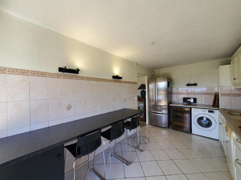 Fotografia z galérie ubytovania FREJUS T3 95 m2 climatise 6 personnes piscine par v destinácii Fréjus