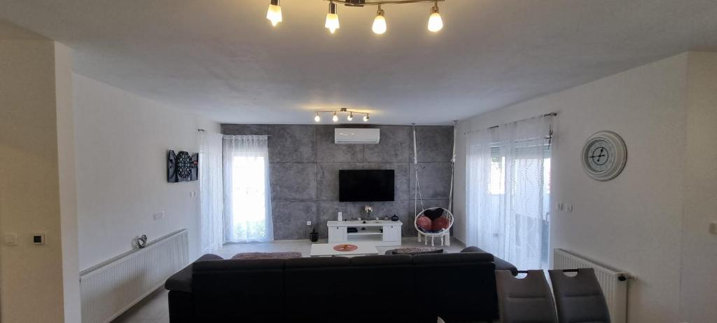 a living room with a couch and a tv at Apartman Stella in Pula