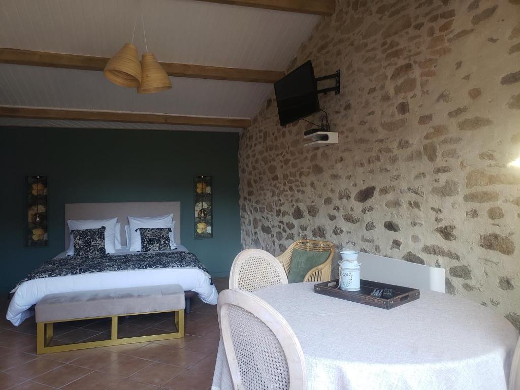 Studio Léonie, le cottage de l'étang - One-Bedroom House