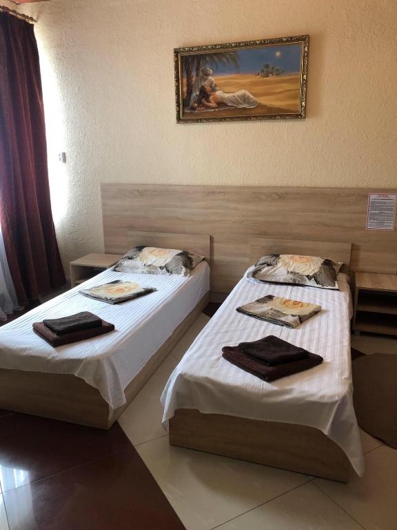 Postel nebo postele na pokoji v ubytování Kontinent Hotel