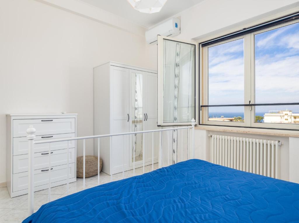 Łóżko lub łóżka w pokoju w obiekcie YourHome - Corso Italia Apt in Sorrento