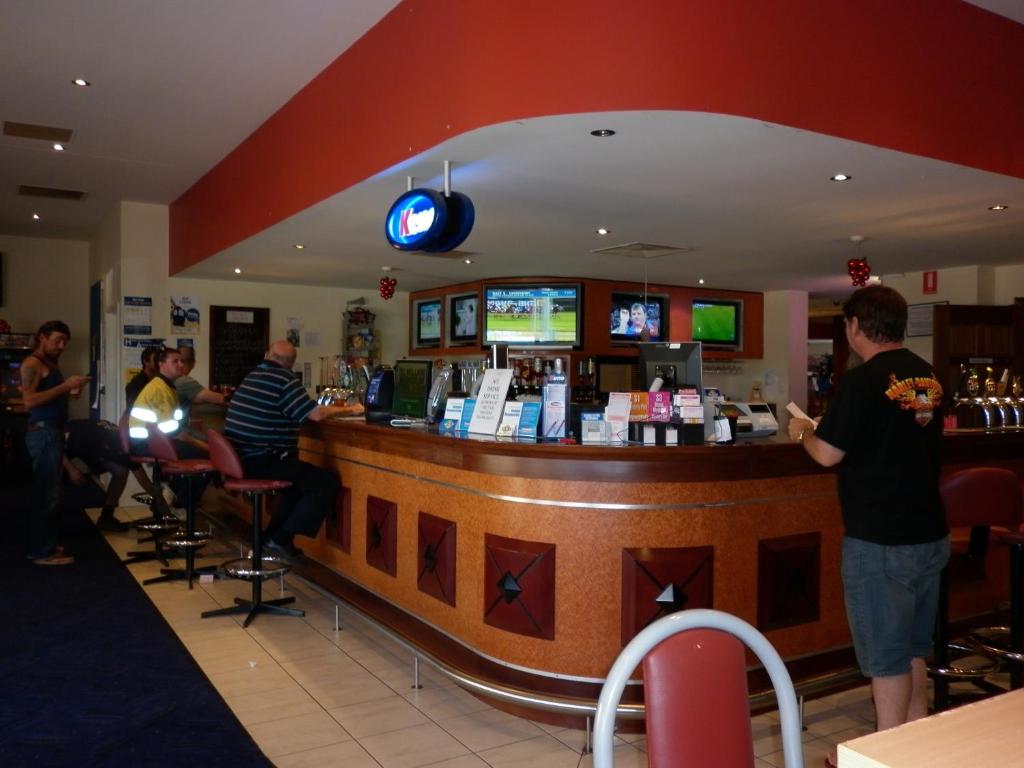 
people at a restaurant with a bar at New Whyalla Hotel in Whyalla

