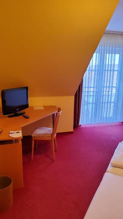 Hotel-Café 3 Kronen - Deluxe Double Room With Bath
