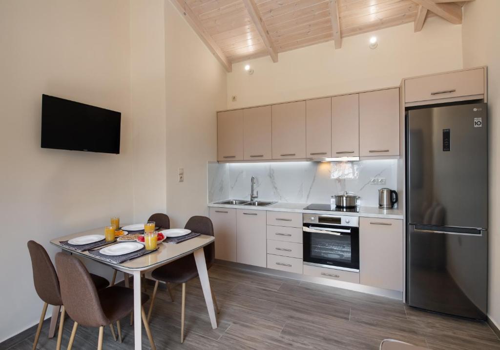 A kitchen or kitchenette at Nikolaos Apartment