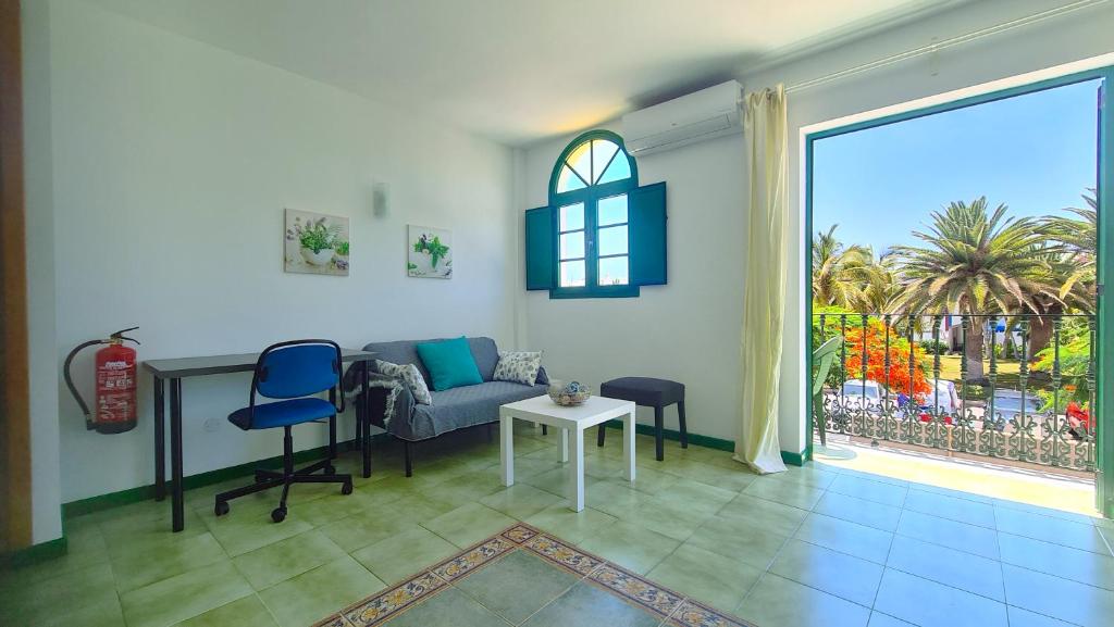 A seating area at Ílios de Mogán