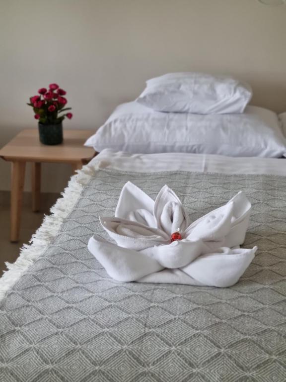 Un pat sau paturi într-o cameră la MyZamárdi
