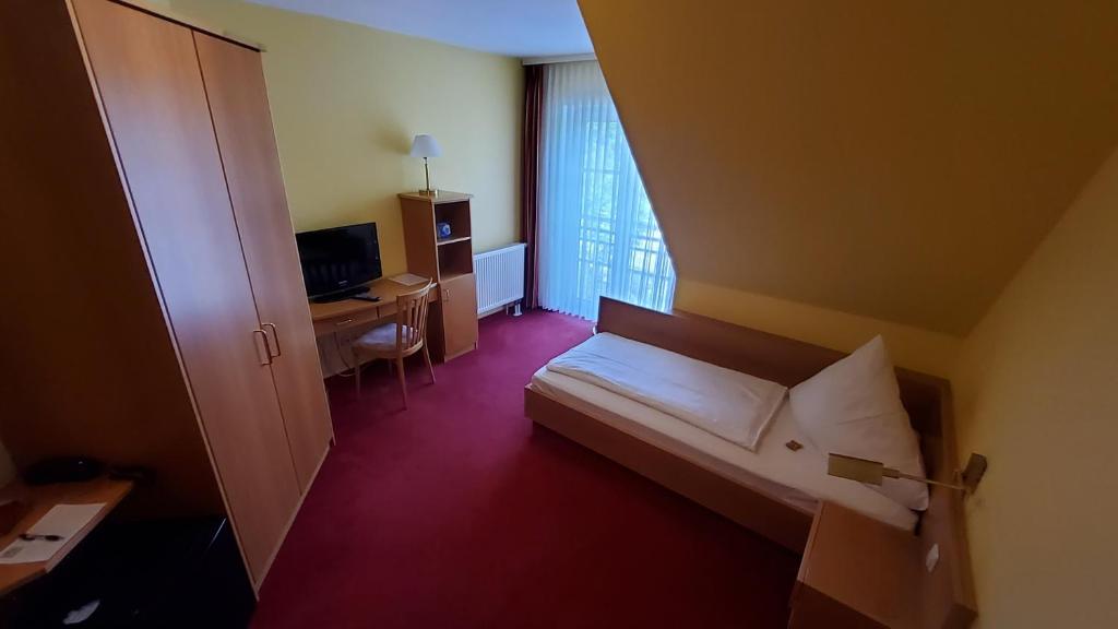 Hotel-Café 3 Kronen - Single Room With Bathroom