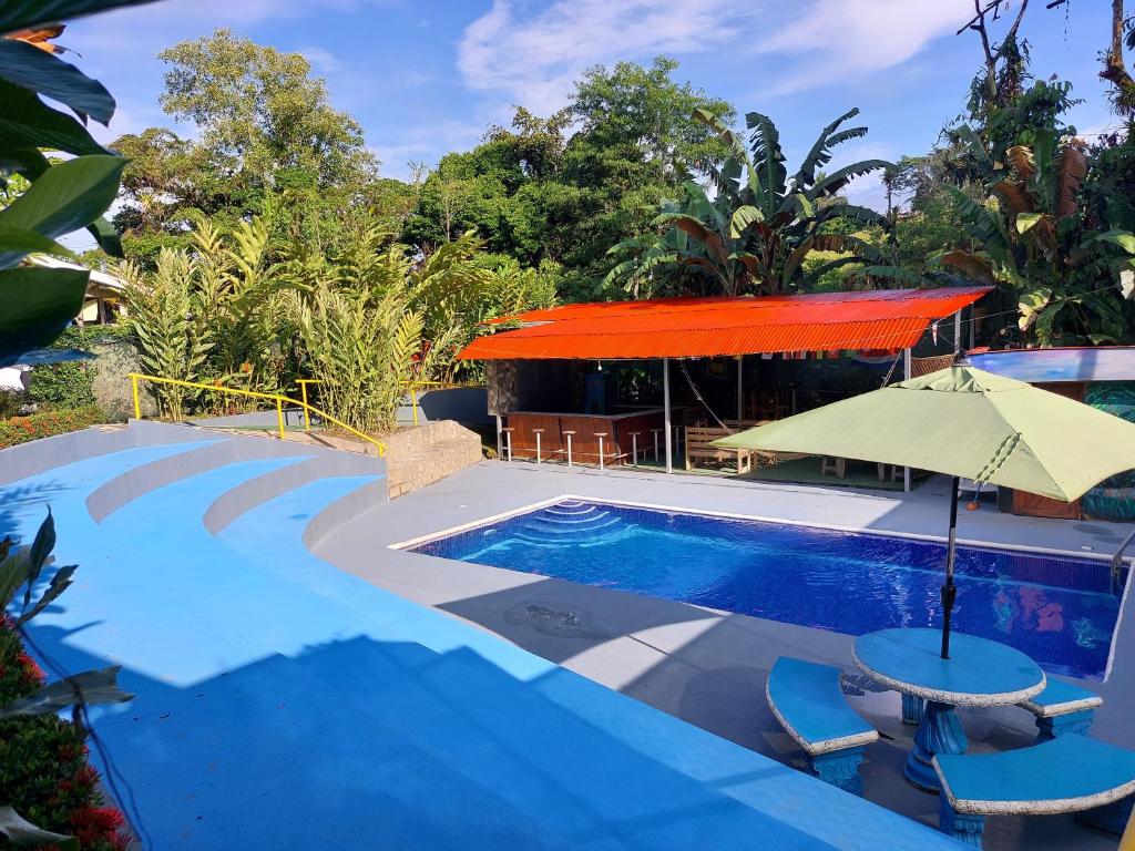 View ng pool sa Restaurante y cabinas Sudy o sa malapit