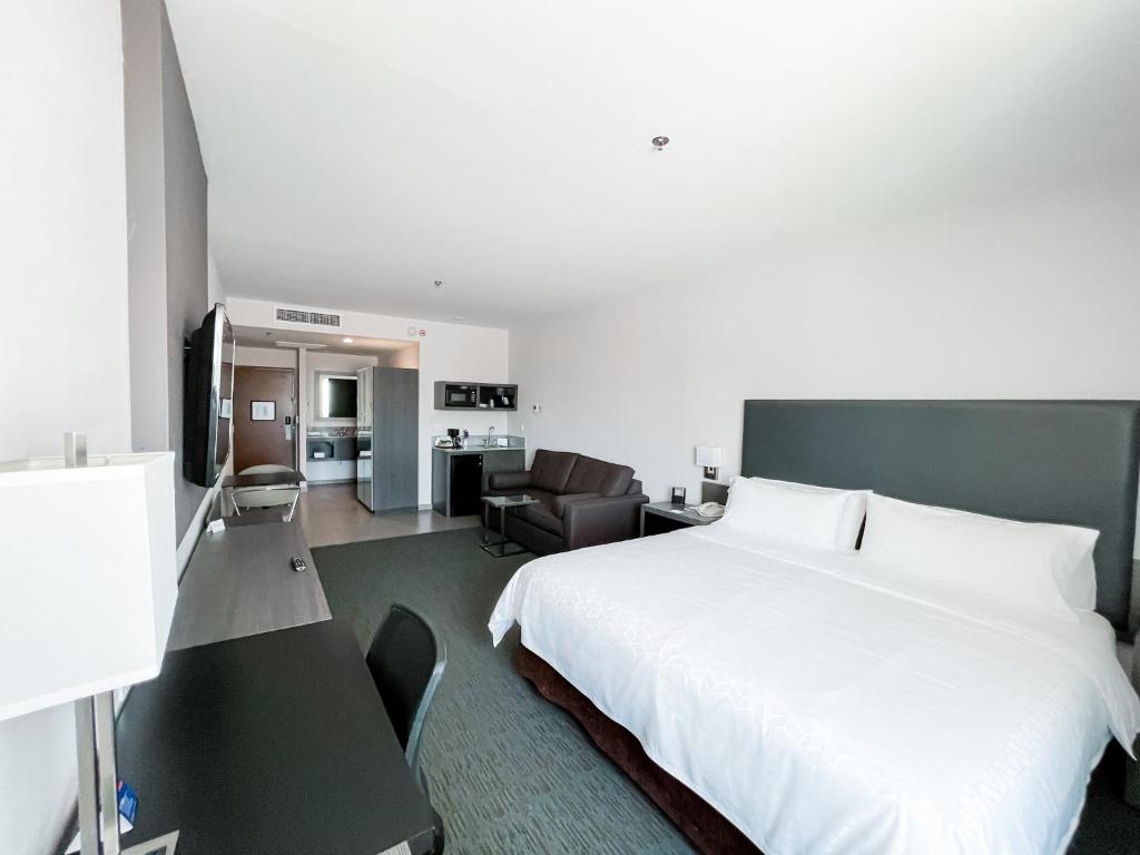 Holiday Inn Express Hotel & Suites Hermosillo by IHG - King Suite