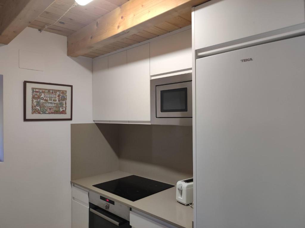 Kuchyň nebo kuchyňský kout v ubytování Antigua Casa Chato - tucasaenlospirineos