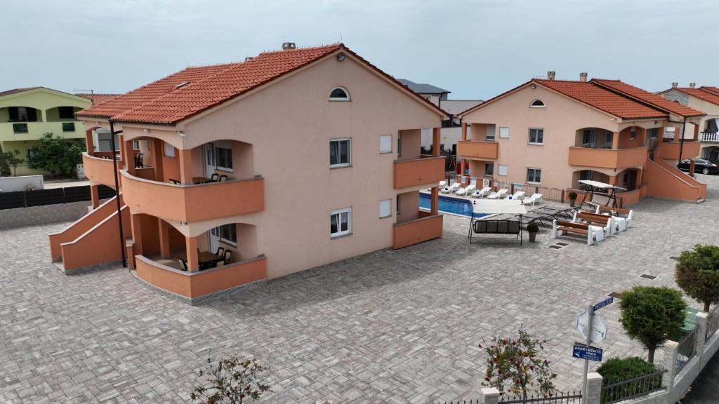 Budova, v ktorej sa apartmán nachádza