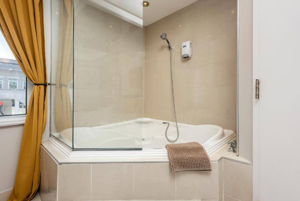Un baño de Samesun Montreal Hotel & Hostel