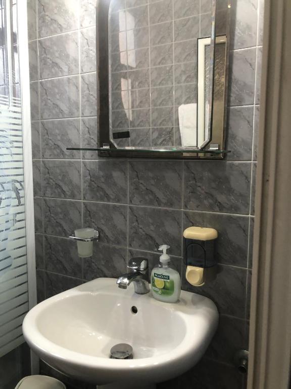 Koupelna v ubytování VILLA PEPETO Durres Albania