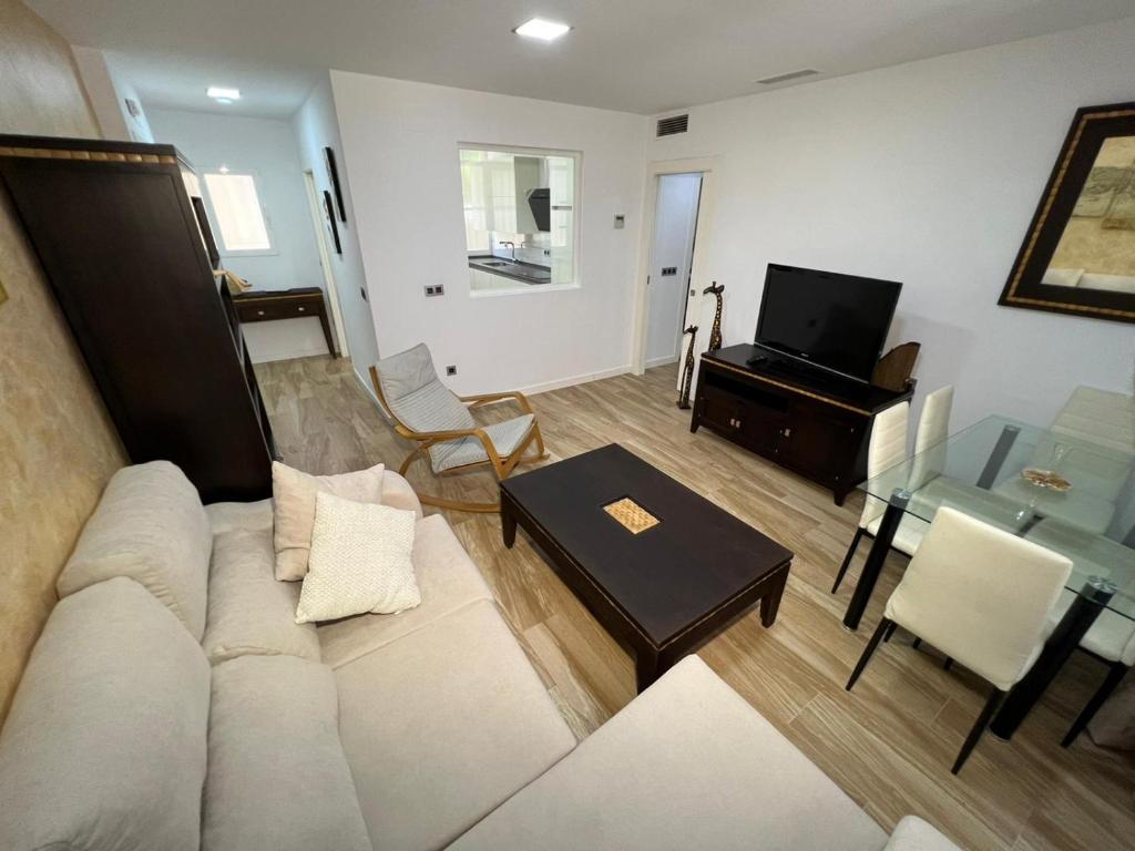 Televízia a/alebo spoločenská miestnosť v ubytovaní Camaretas sweet dreams acogedor piso junto al mar