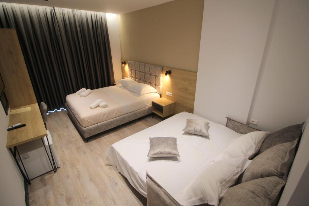 Postel nebo postele na pokoji v ubytování F&J Hotel