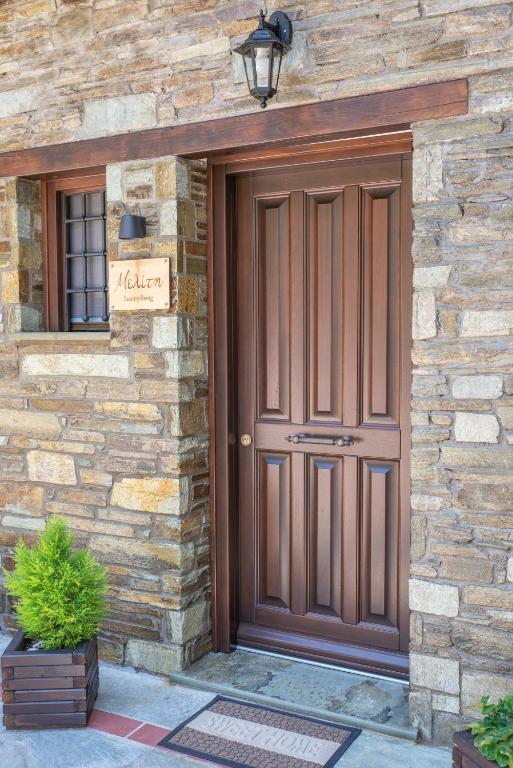 The facade or entrance of Μελίτη Pelion Luxury Living