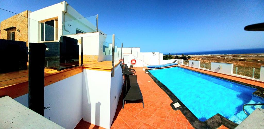 Bazén v ubytování Villa Vista Mar II, 280 qm, heated Pool, HotTube, Gaming Room, fast Internet, Meerblick nebo v jeho okolí