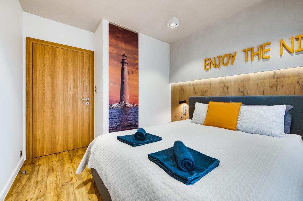 Posteľ alebo postele v izbe v ubytovaní OLD TOWN APARTMENT CHMIELNA PARK