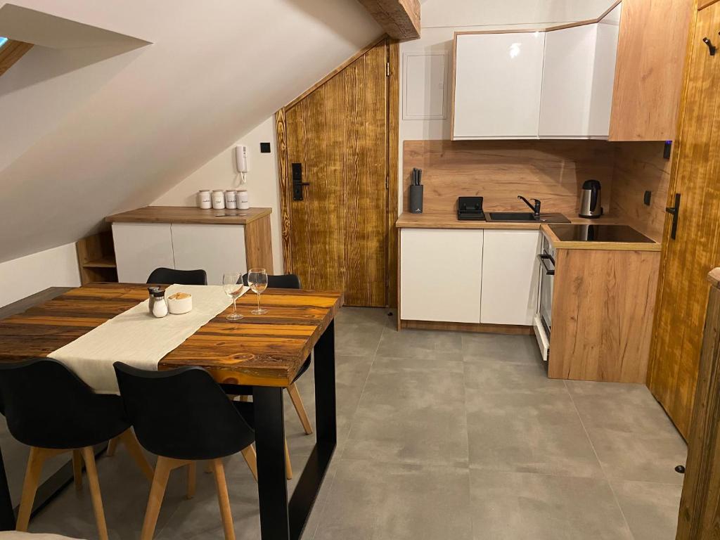 Kuchyňa alebo kuchynka v ubytovaní Apartamenty Zander