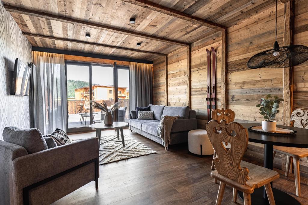 Posedenie v ubytovaní Apartamenty i Pokoje Krupówki 49