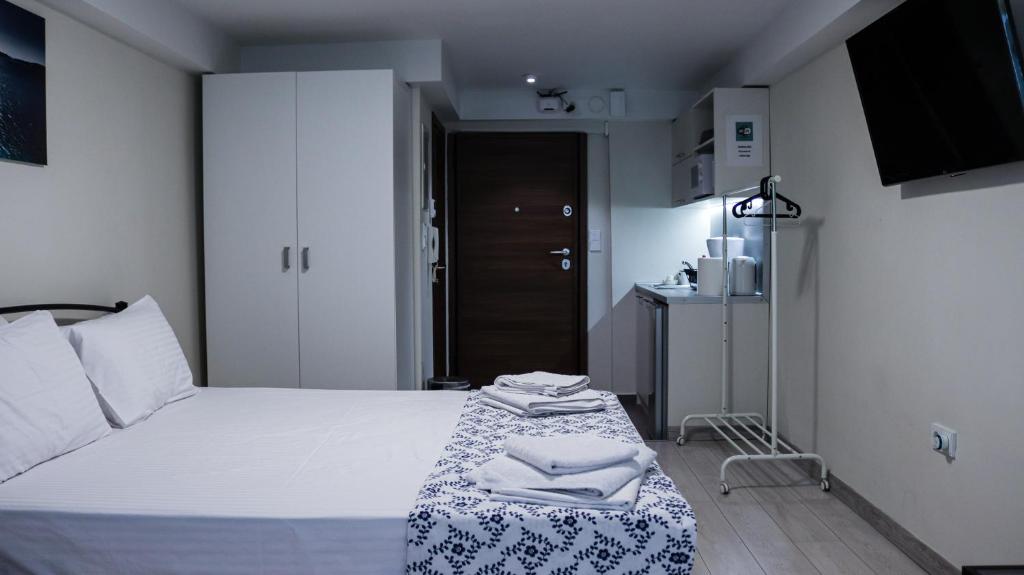 A bed or beds in a room at Studio City Center