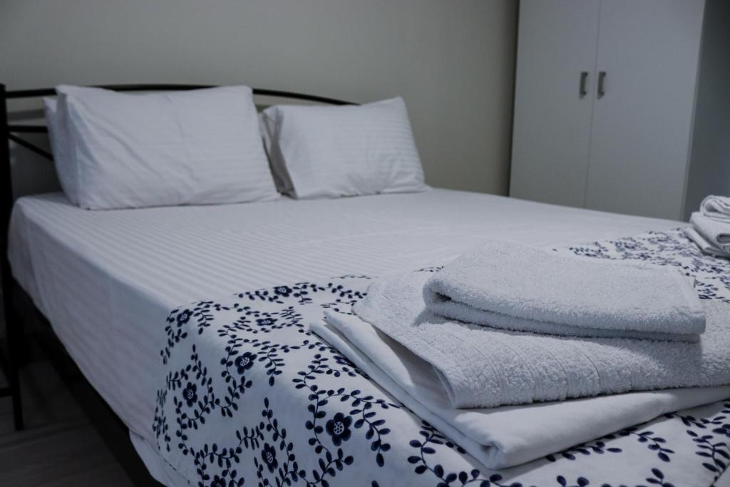 A bed or beds in a room at Studio City Center