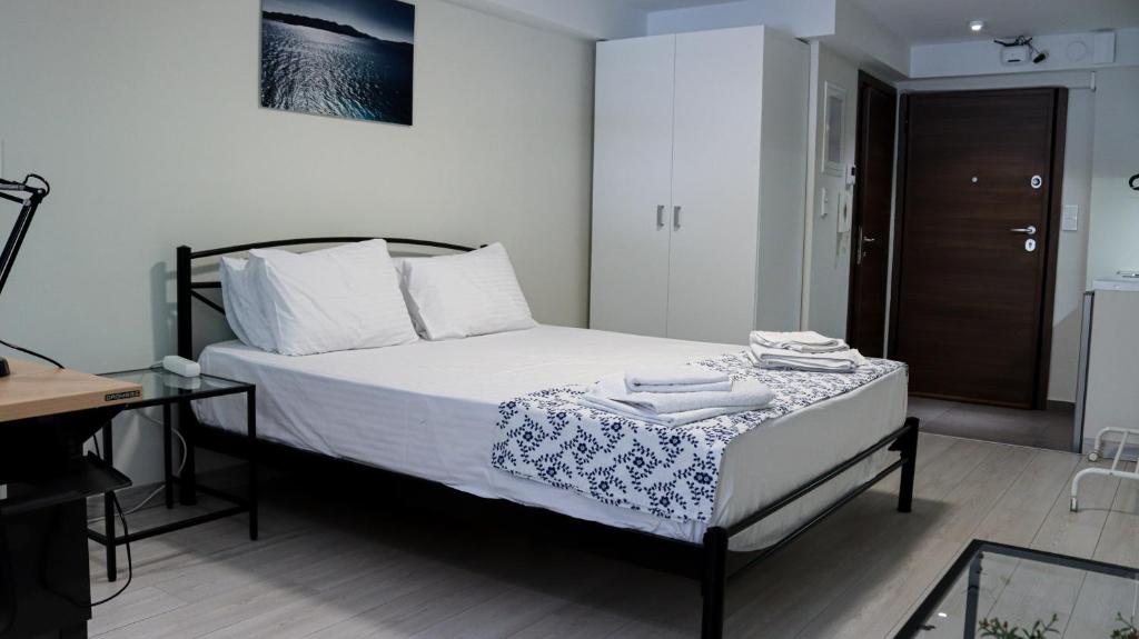 A bed or beds in a room at Studio City Center